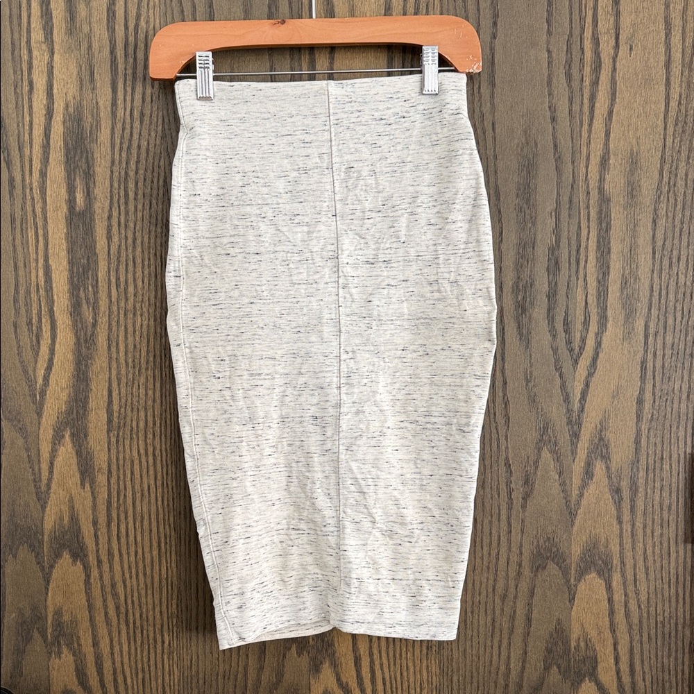 Wilfred • Stretch Pencil Skirt